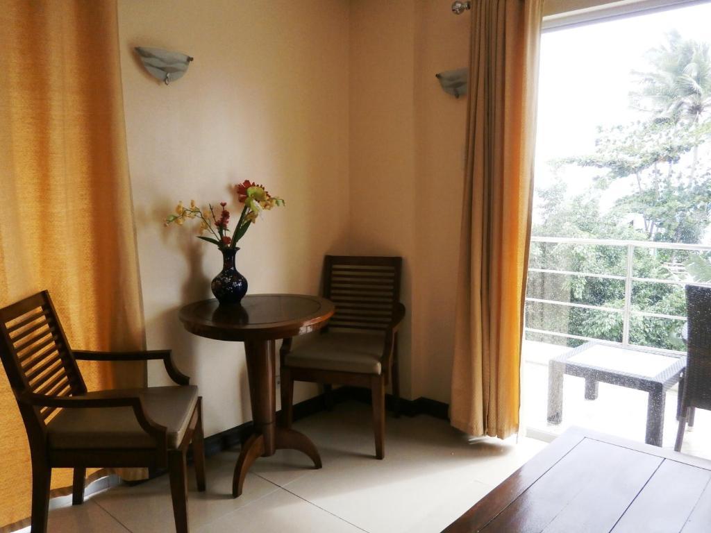Beachcomber Resort Balabag  Экстерьер фото